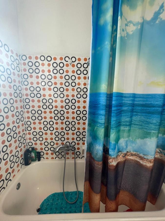 Spacious Apartment With Balconies, Ac, King Bed, Near Dt And Transports 雅典 外观 照片