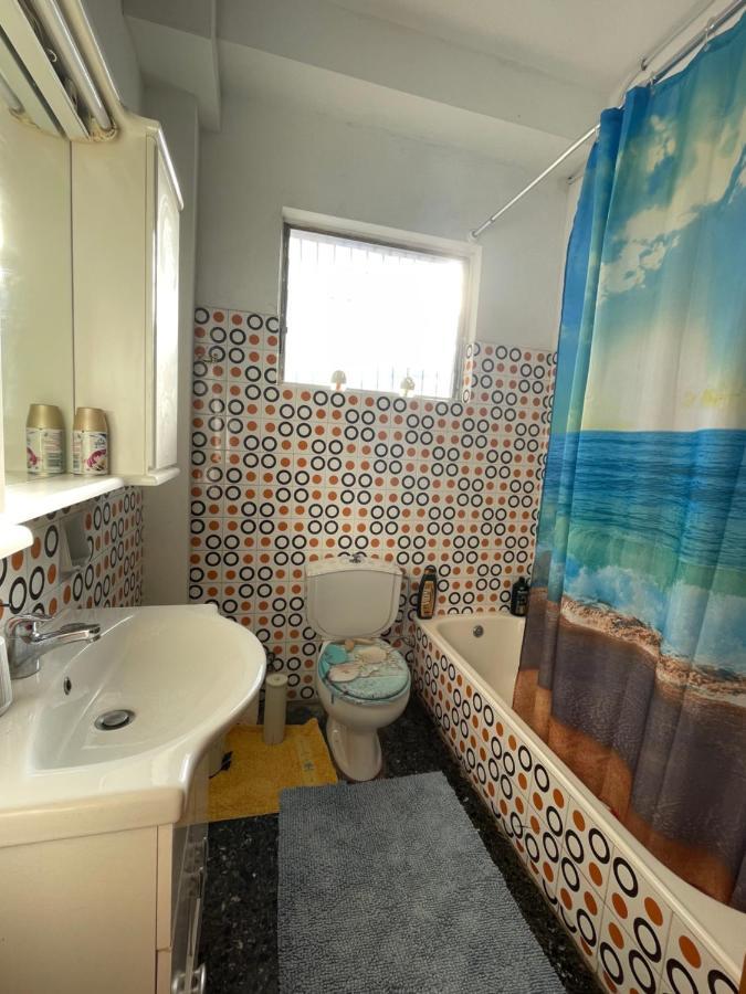 Spacious Apartment With Balconies, Ac, King Bed, Near Dt And Transports 雅典 外观 照片